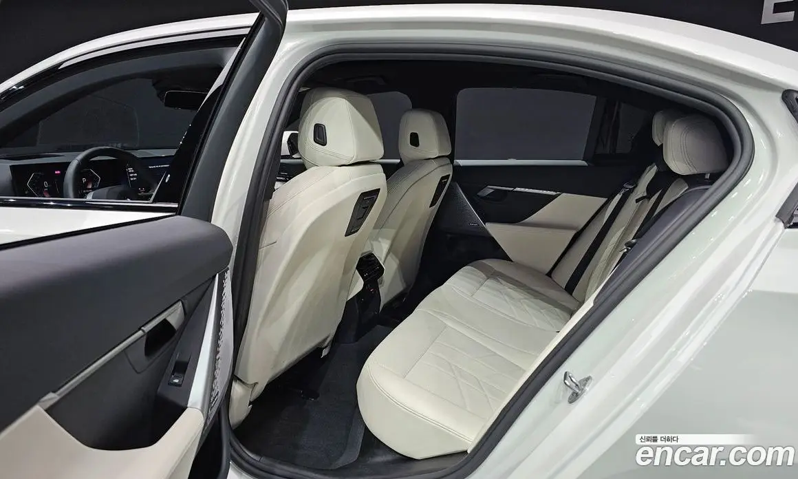 BMW 5 серия 2024 2.0 автомат (гидро), фото 17