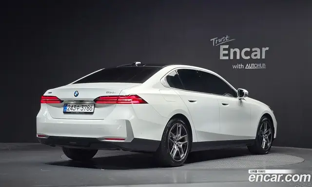 BMW 5 серия, 2025, 14 542 км