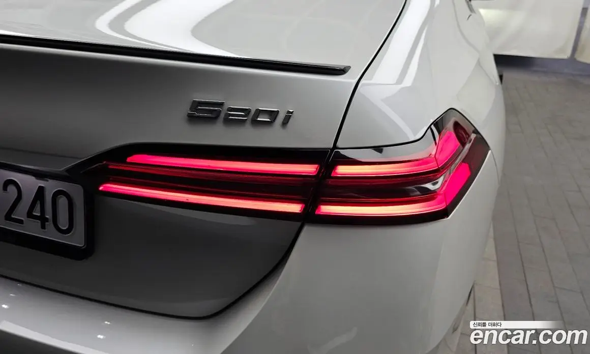 BMW 5 серия 2025 2.0 автомат (гидро), фото 9