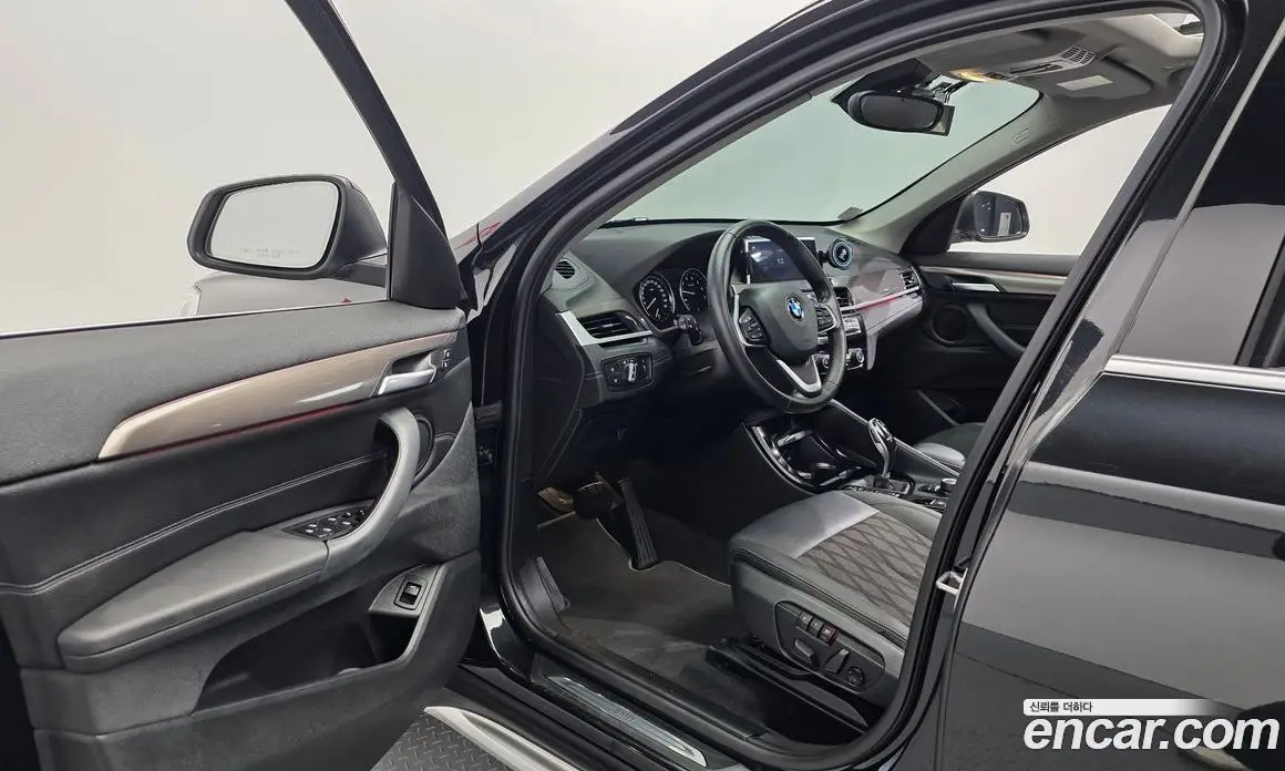 BMW X1 2021 2.0 автомат (гидро), фото 13