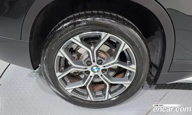 BMW X1 2021 2.0 автомат (гидро), миниатюра 7