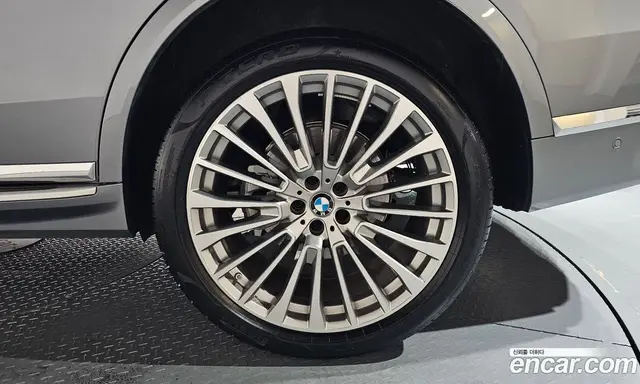 BMW X7 2024 3.0 автомат (гидро), миниатюра 6