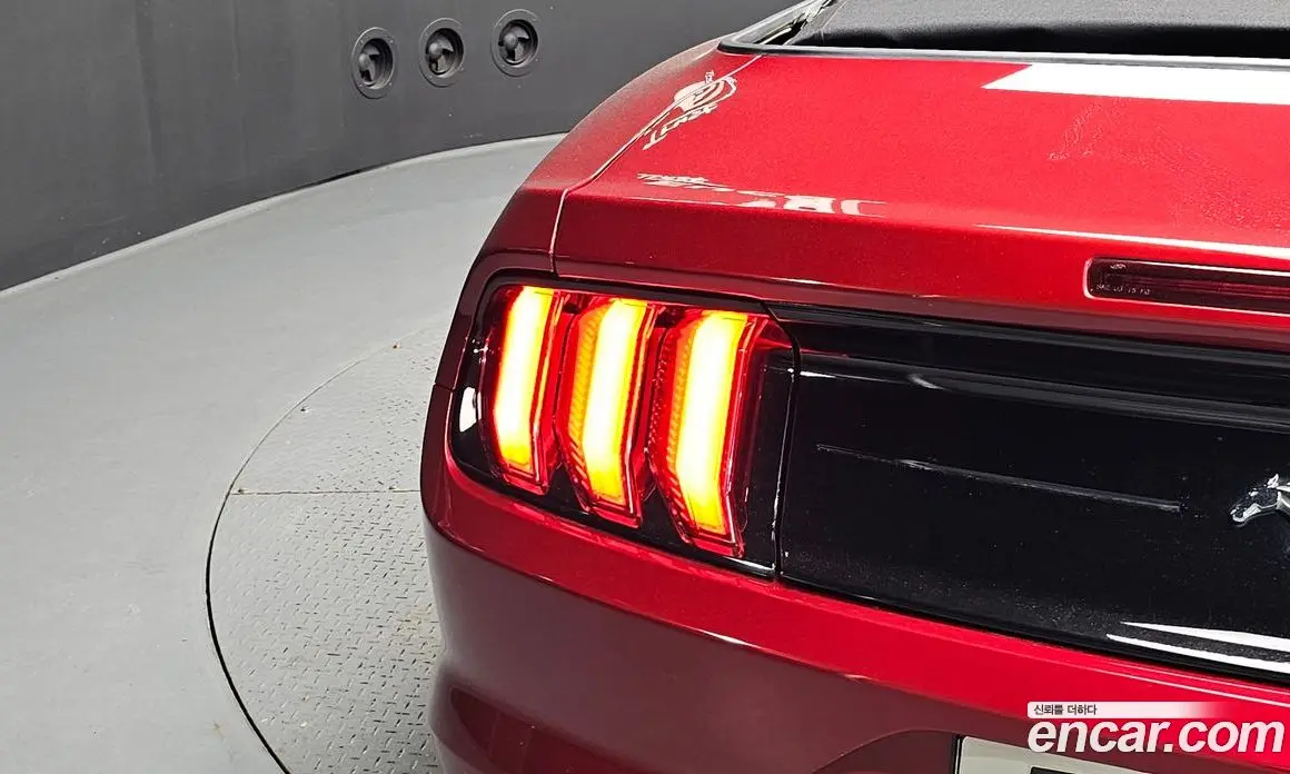 Ford Mustang 2018 2.3 автомат (гидро), фото 9
