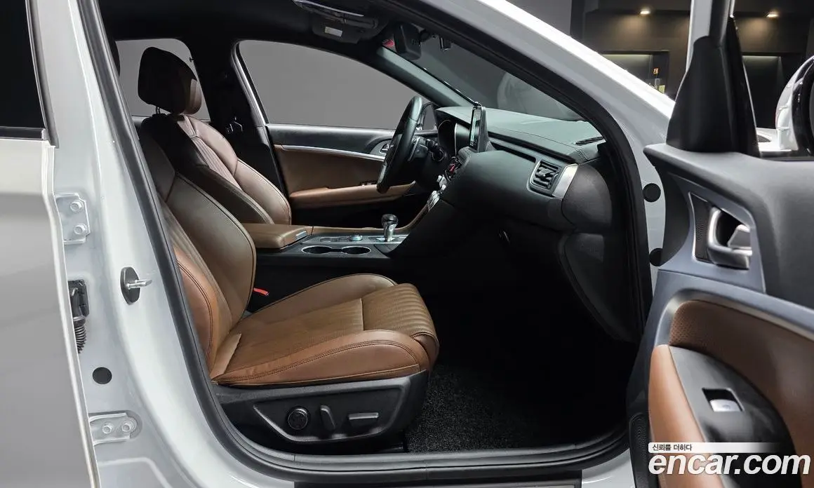 Genesis G70 2019 2.0 автомат (гидро), фото 16 Genesis G70 2019 2.0 автомат (гидро), фото 16