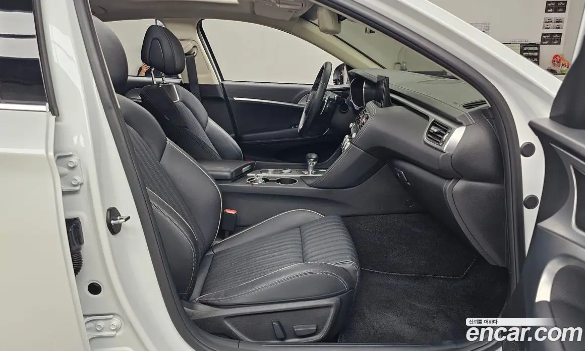Genesis G70 2021 2.0 автомат (гидро), фото 16 Genesis G70 2021 2.0 автомат (гидро), фото 16