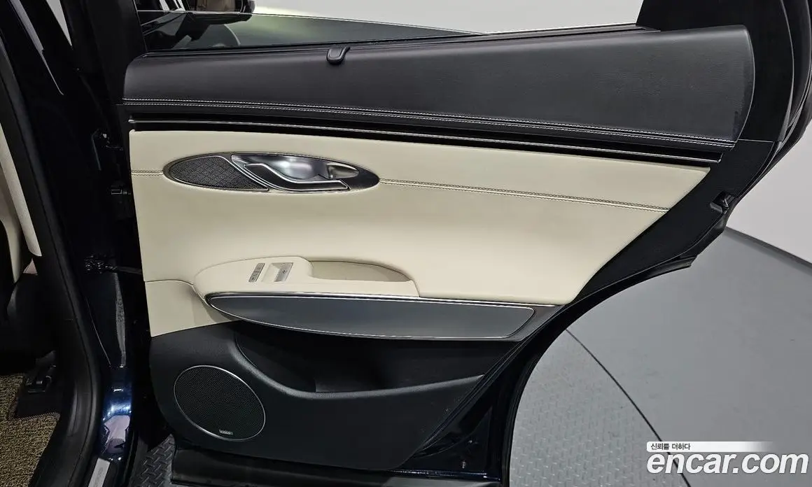 Genesis GV70 2021 2.5 автомат (гидро), фото 15 Genesis GV70 2021 2.5 автомат (гидро), фото 15