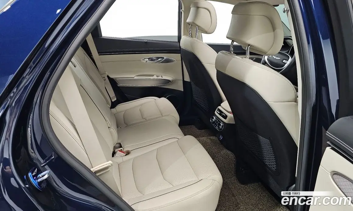 Genesis GV70 2021 2.5 автомат (гидро), фото 17 Genesis GV70 2021 2.5 автомат (гидро), фото 17