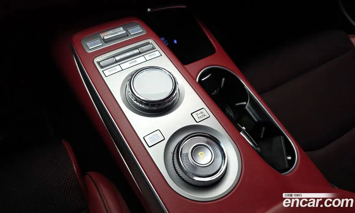 Genesis GV70 2021 2.5 автомат (гидро), фото 12 Genesis GV70 2021 2.5 автомат (гидро), фото 12