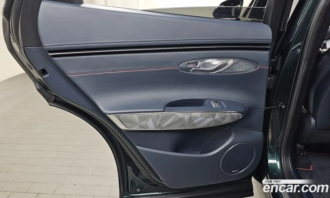 Genesis GV70 2021 2.5 автомат (гидро), фото 15 Genesis GV70 2021 2.5 автомат (гидро), фото 15