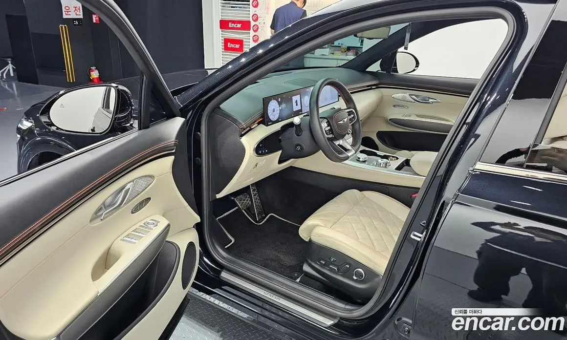 Genesis GV70 2025 2.5 автомат (гидро), фото 13