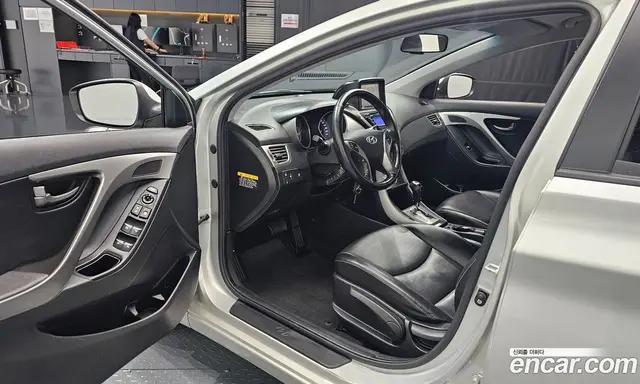 Hyundai Avante 2012 1.6 автомат (гидро), миниатюра 12