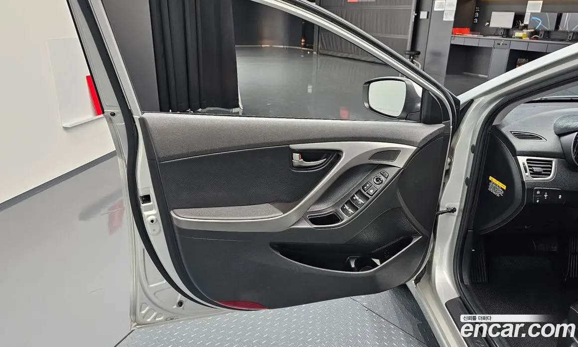 Hyundai Avante 2012 1.6 автомат (гидро), фото 13