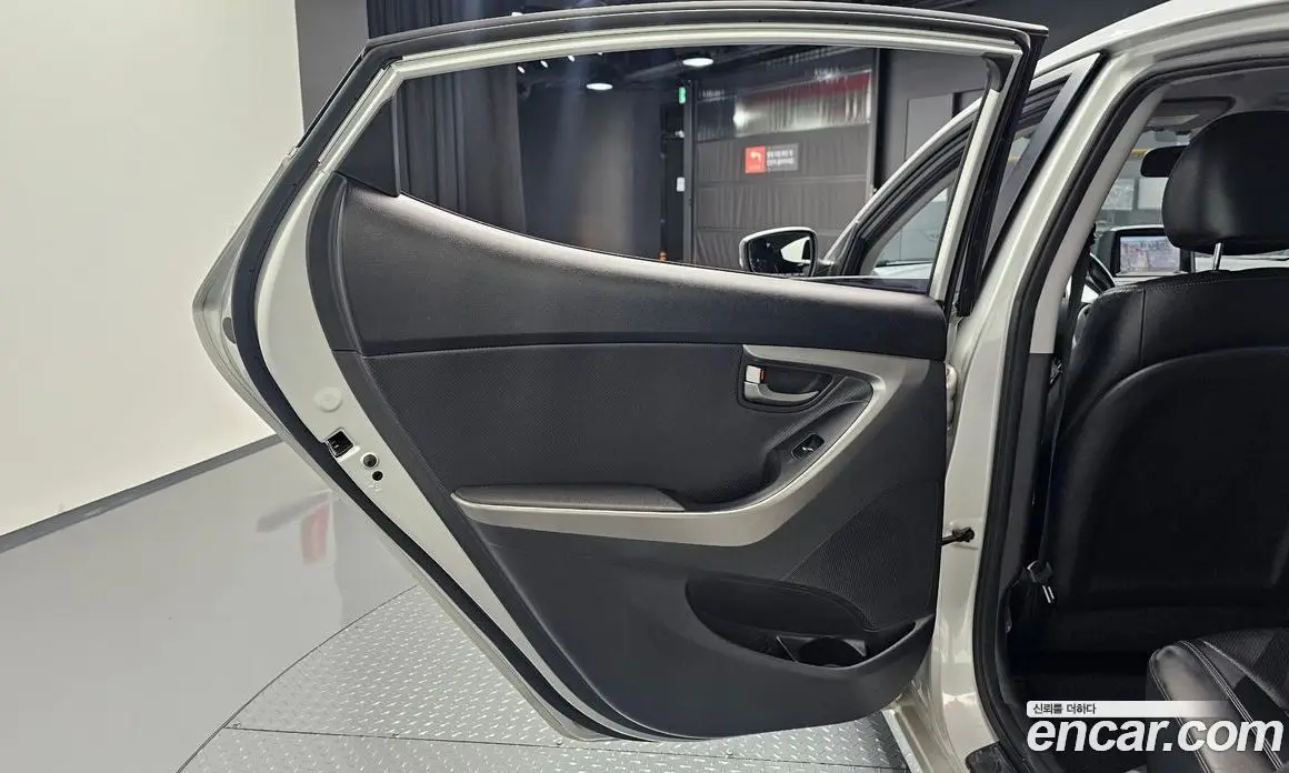 Hyundai Avante 2012 1.6 автомат (гидро), фото 14