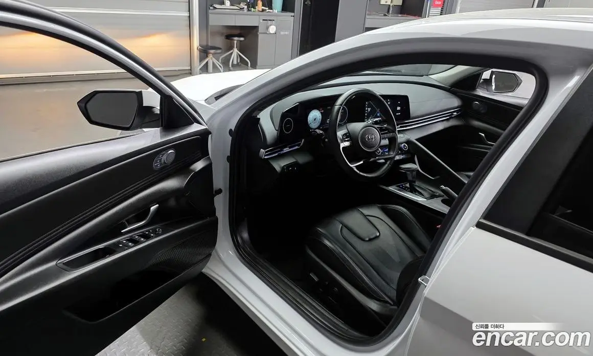 Hyundai Avante 2022 1.6 автомат (гидро), фото 13
