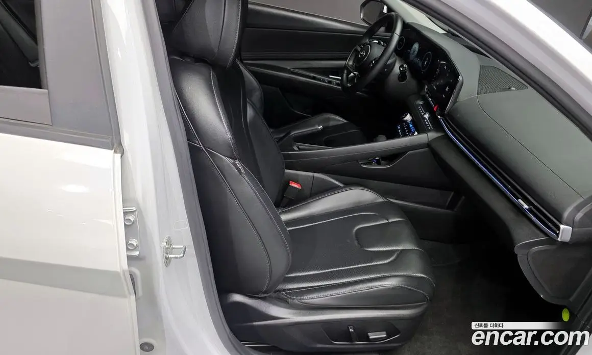Hyundai Avante 2022 1.6 автомат (гидро), фото 16