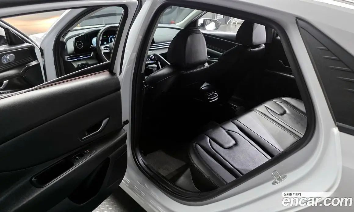 Hyundai Avante 2022 1.6 автомат (гидро), фото 17