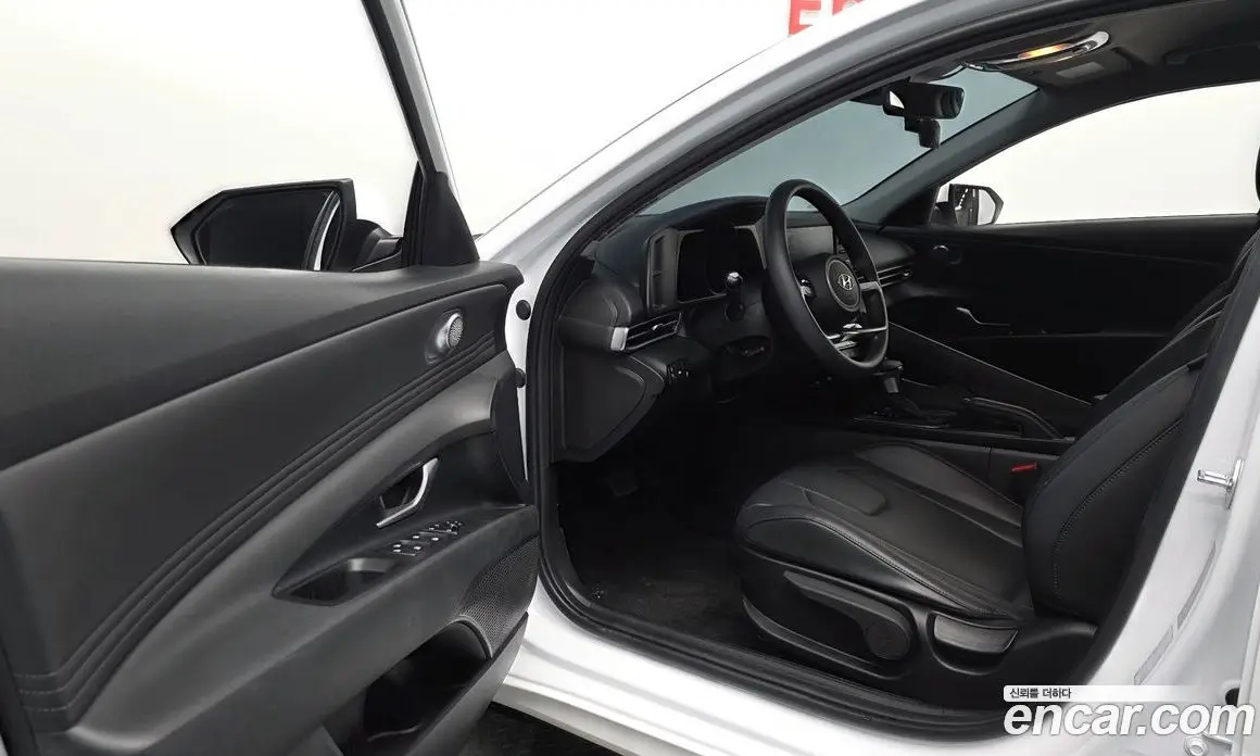 Hyundai Avante 2023 1.6 автомат (гидро), фото 12
