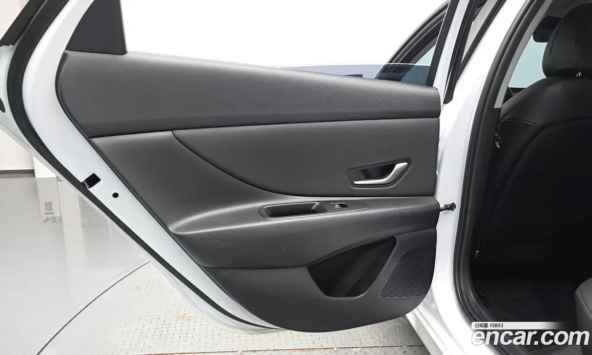 Hyundai Avante 2023 1.6 автомат (гидро), фото 14