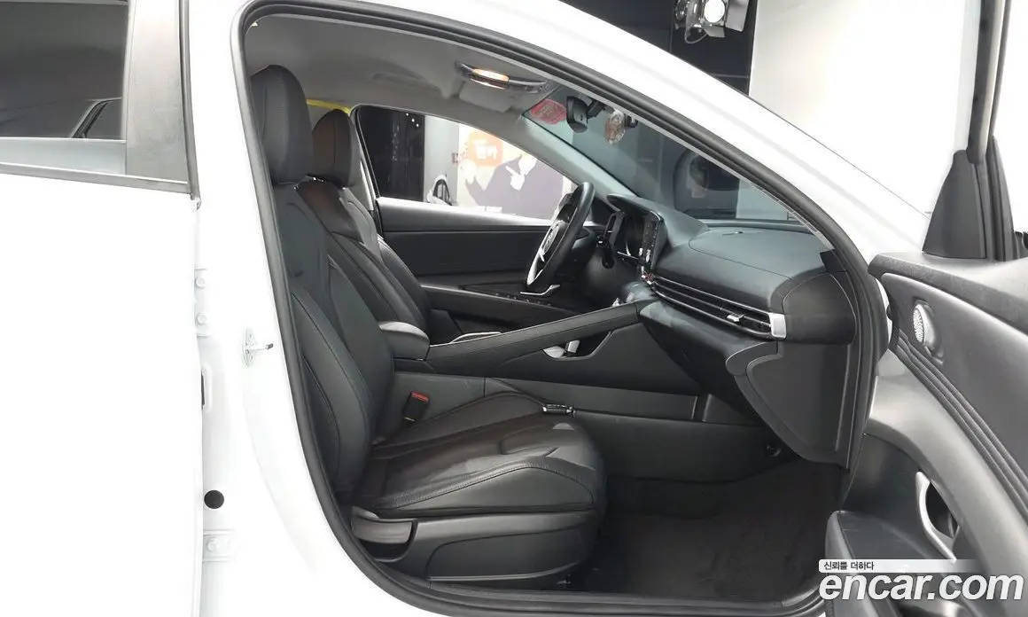 Hyundai Avante 2023 1.6 автомат (гидро), фото 15