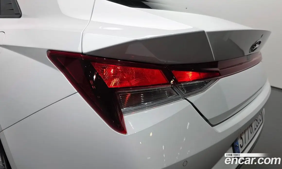 Hyundai Avante 2023 1.6 автомат (гидро), фото 8