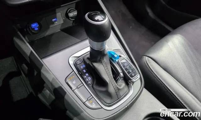 Hyundai Kona 2022 1.6 автомат (гидро), миниатюра 12