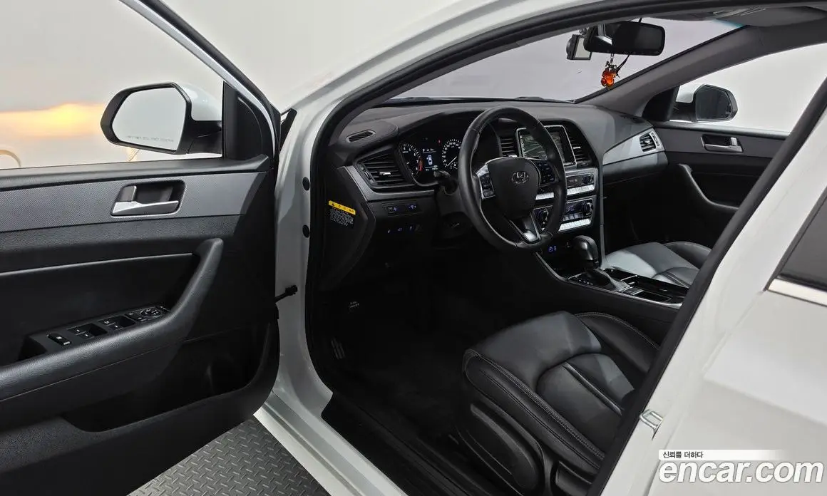 Hyundai Sonata 2017 2.0 автомат (гидро), фото 13 Hyundai Sonata 2017 2.0 автомат (гидро), фото 13