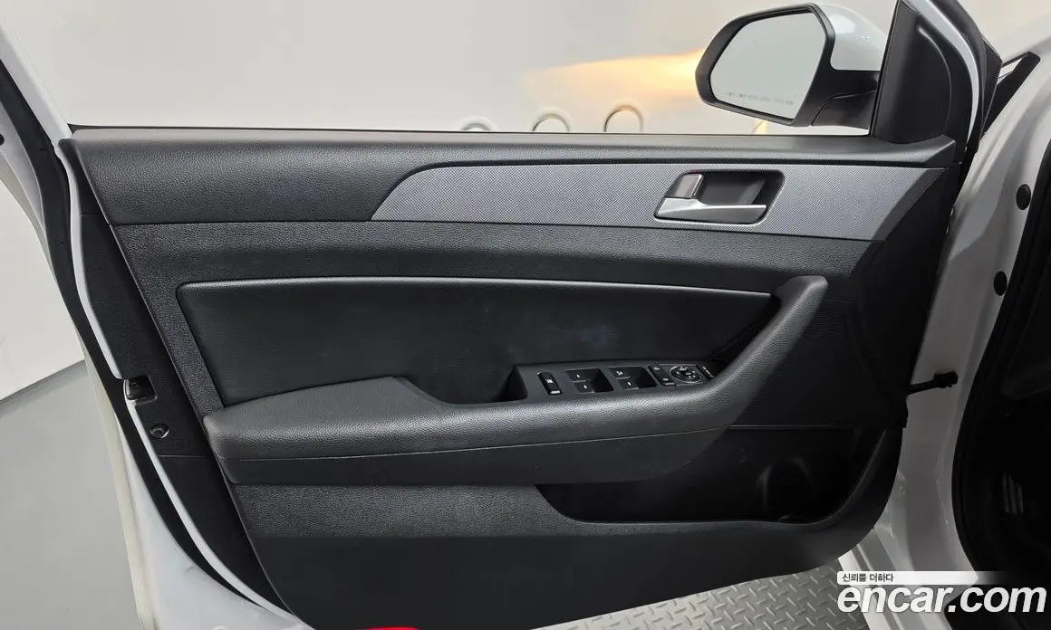 Hyundai Sonata 2017 2.0 автомат (гидро), фото 14 Hyundai Sonata 2017 2.0 автомат (гидро), фото 14