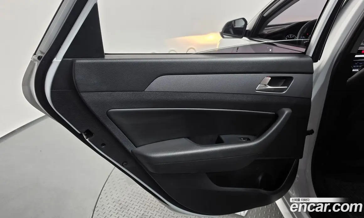 Hyundai Sonata 2017 2.0 автомат (гидро), фото 15 Hyundai Sonata 2017 2.0 автомат (гидро), фото 15