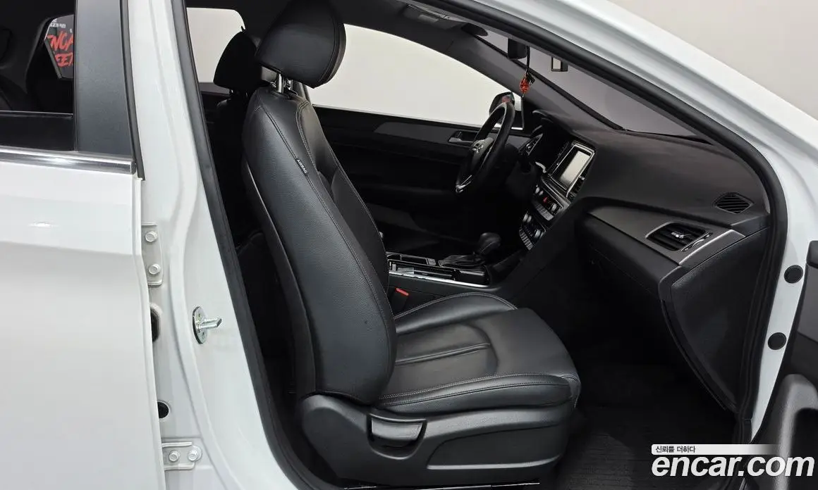 Hyundai Sonata 2017 2.0 автомат (гидро), фото 16 Hyundai Sonata 2017 2.0 автомат (гидро), фото 16