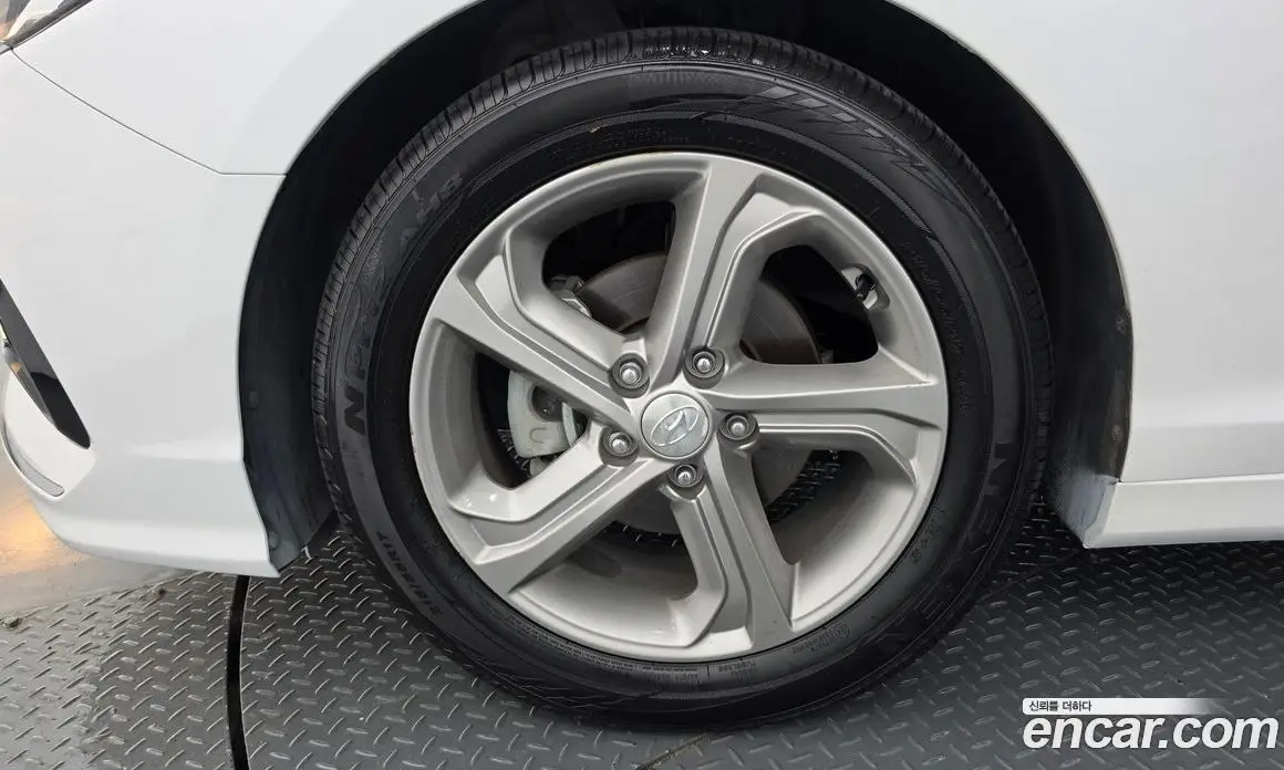 Hyundai Sonata 2017 2.0 автомат (гидро), фото 5 Hyundai Sonata 2017 2.0 автомат (гидро), фото 5