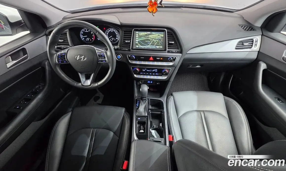 Hyundai Sonata 2017 2.0 автомат (гидро), фото 10 Hyundai Sonata 2017 2.0 автомат (гидро), фото 10
