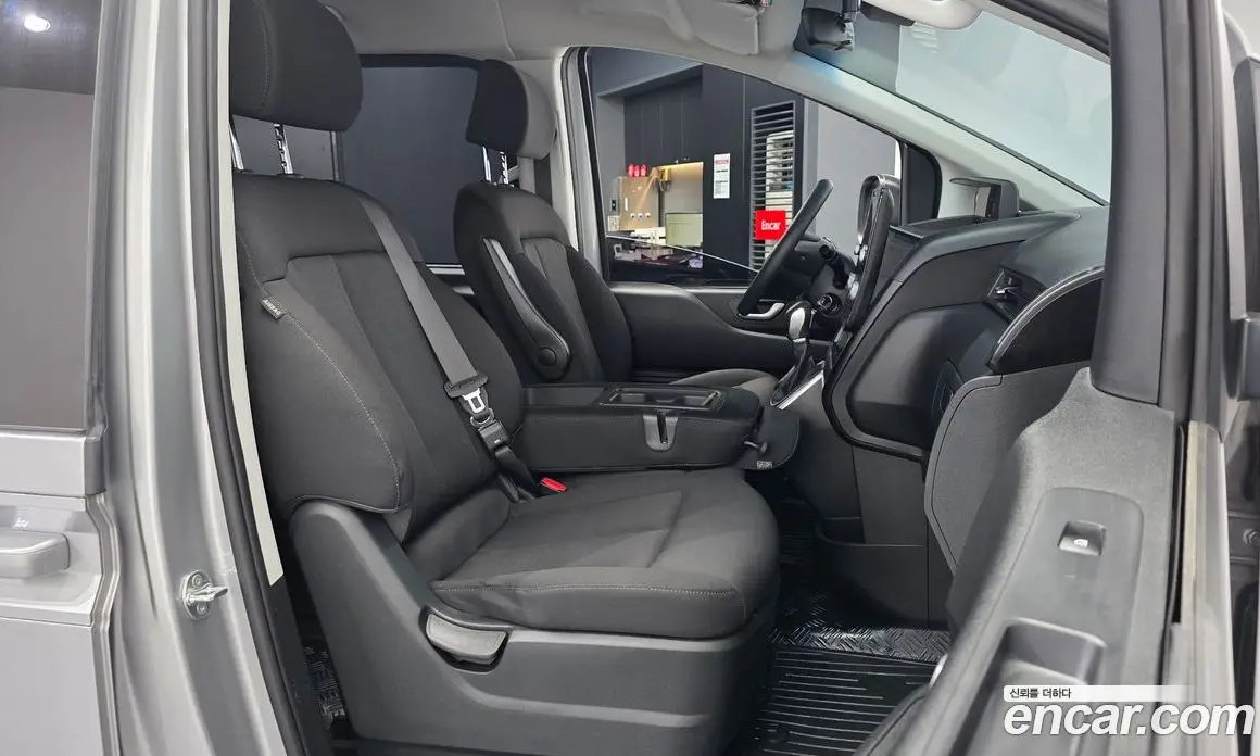 Hyundai Staria 2022 2.2 автомат (гидро), фото 17