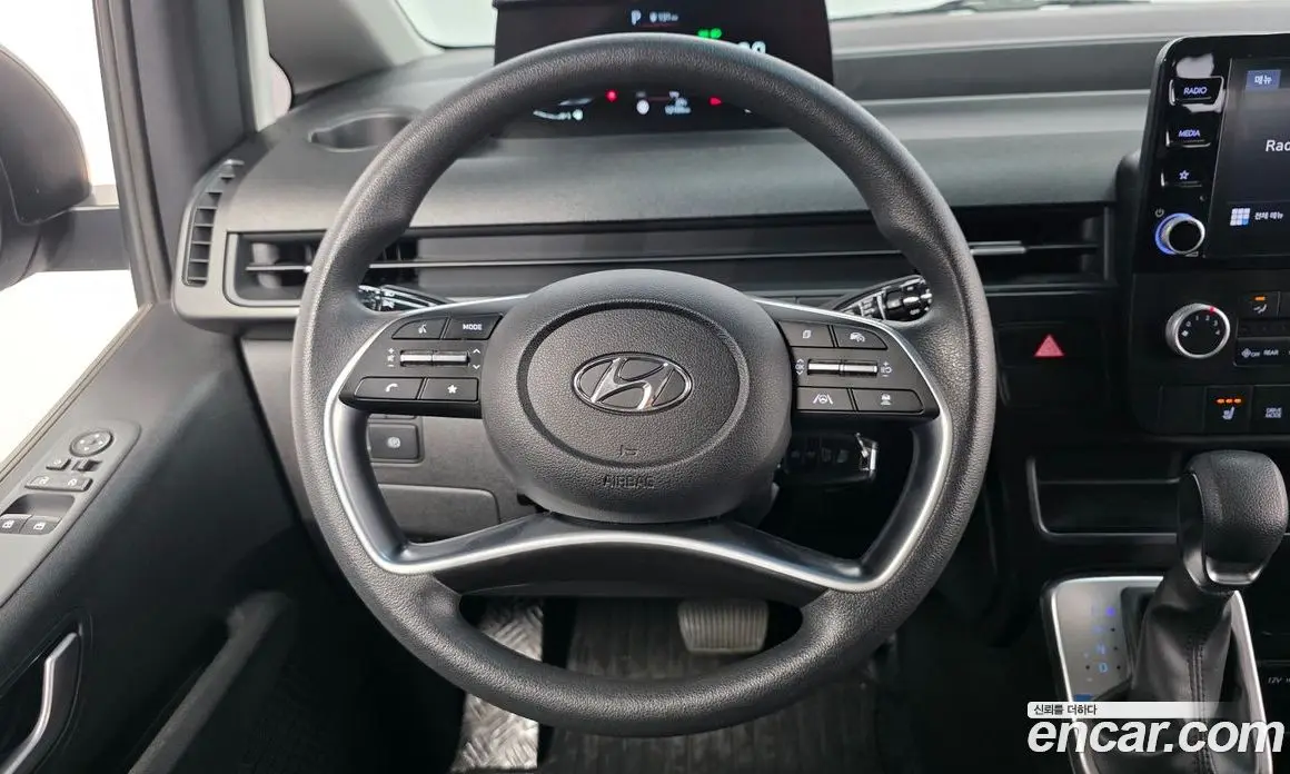 Hyundai Staria 2022 2.2 автомат (гидро), фото 19