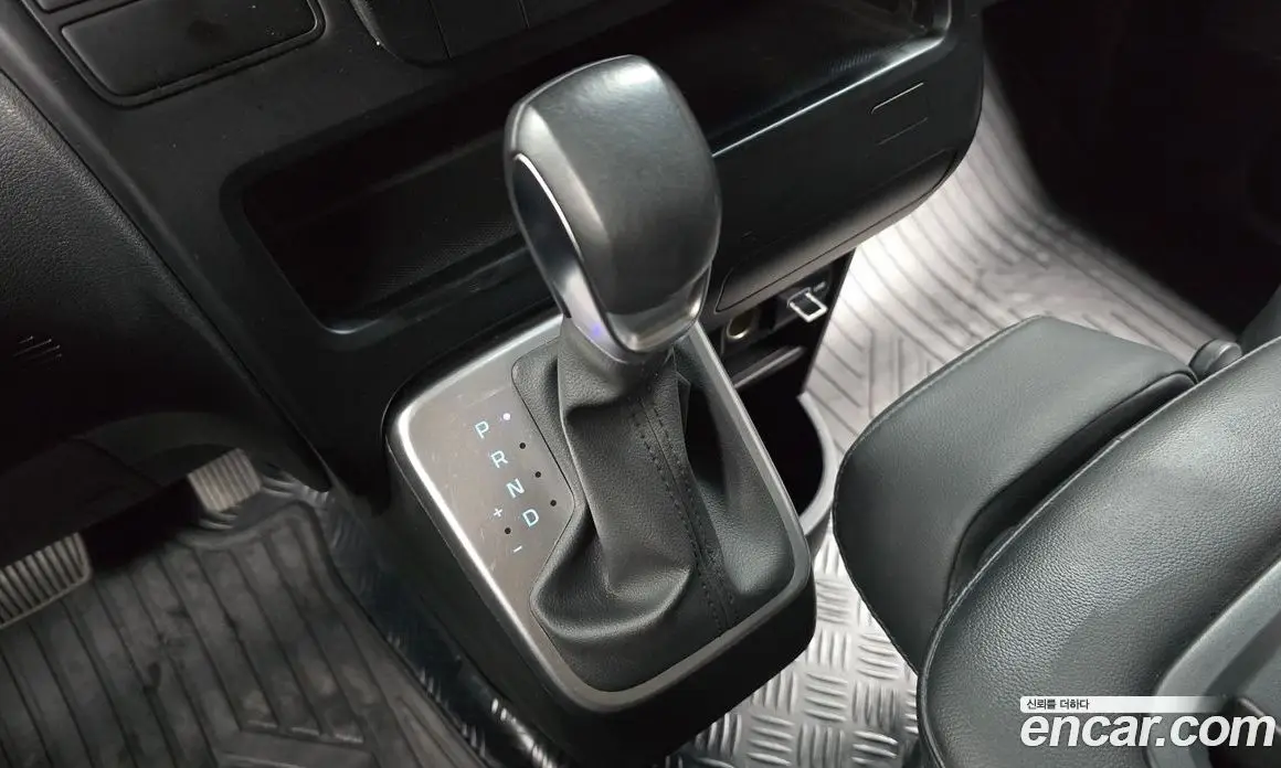 Hyundai Staria 2023 2.2 автомат (гидро), фото 12