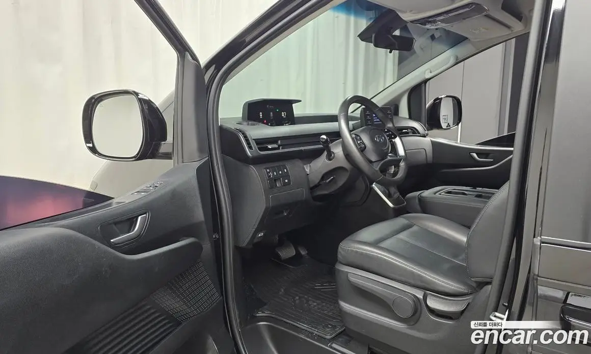 Hyundai Staria 2023 2.2 автомат (гидро), фото 13