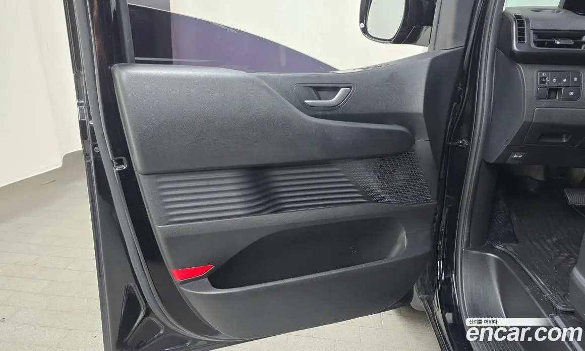 Hyundai Staria 2023 2.2 автомат (гидро), фото 14