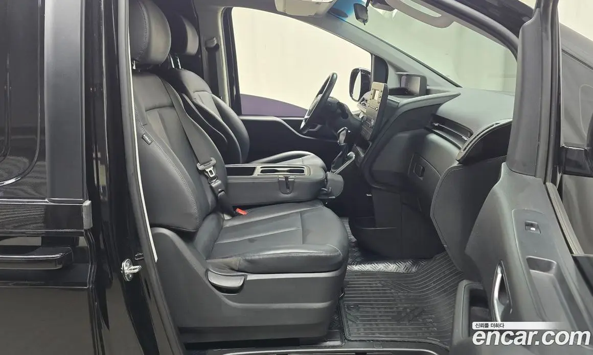 Hyundai Staria 2023 2.2 автомат (гидро), фото 16