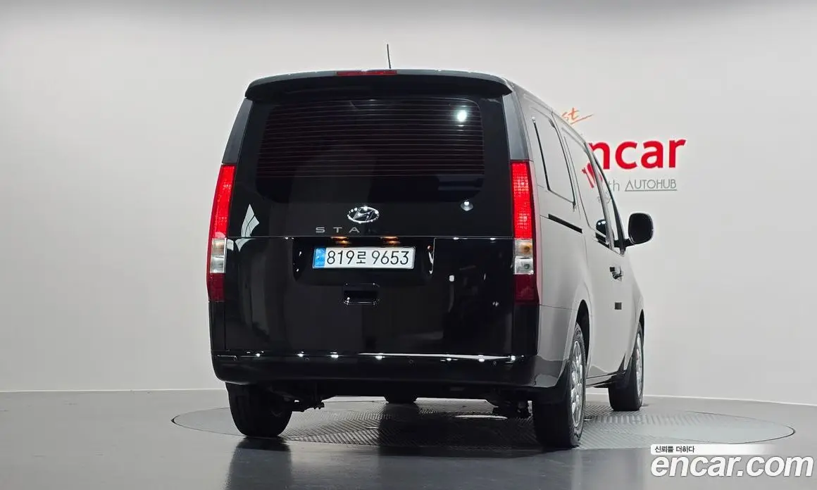 Hyundai Staria 2023 2.2 автомат (гидро), фото 4