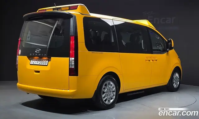 Hyundai Staria 2023 3.5 автомат (гидро), миниатюра 2