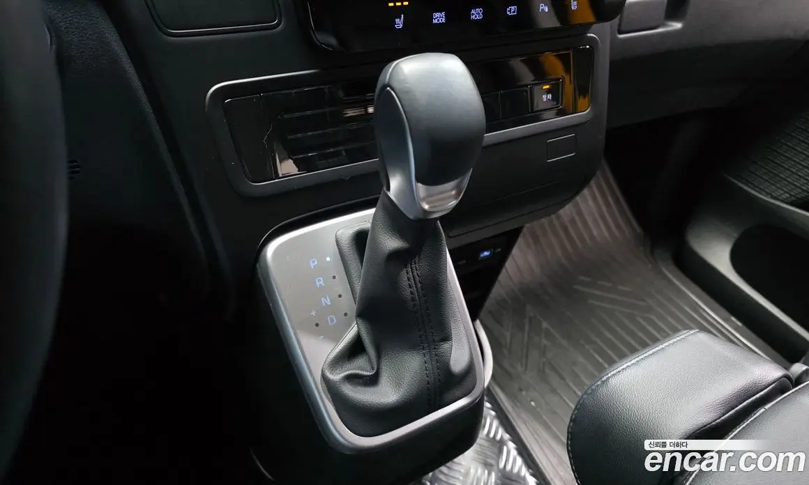 Hyundai Staria 2023 3.5 автомат (гидро), фото 12