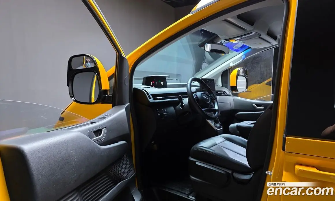 Hyundai Staria 2023 3.5 автомат (гидро), фото 13