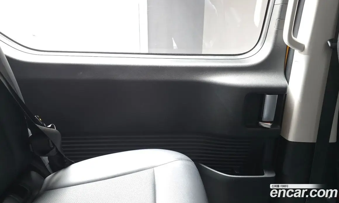 Hyundai Staria 2023 3.5 автомат (гидро), фото 15