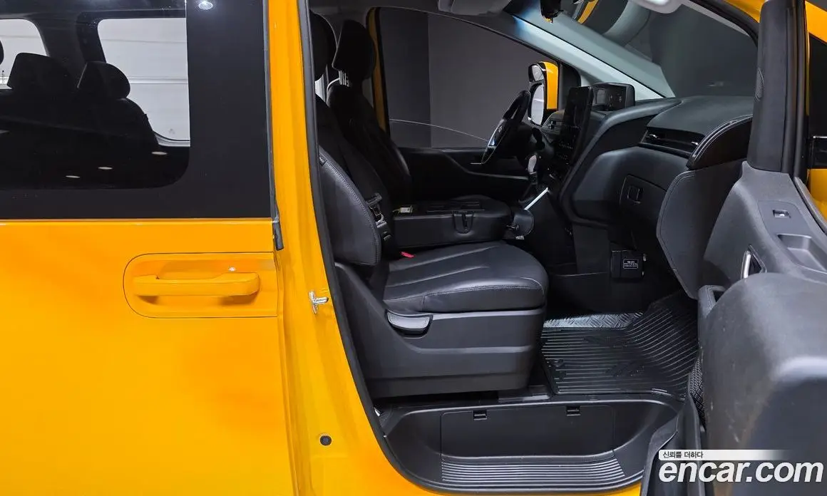 Hyundai Staria 2023 3.5 автомат (гидро), фото 16