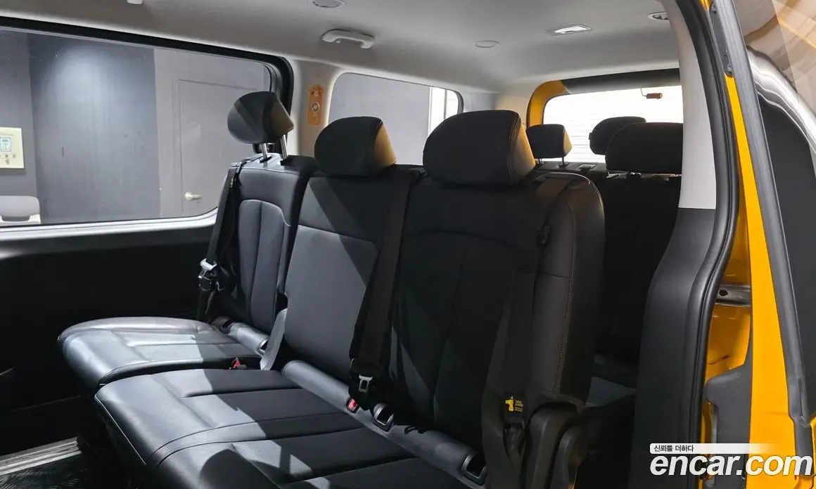 Hyundai Staria 2023 3.5 автомат (гидро), фото 18