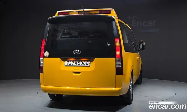 Hyundai Staria 2023 3.5 автомат (гидро), миниатюра 4