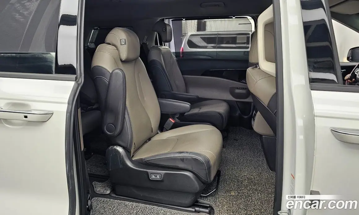 Kia Carnival 2024 1.6 автомат (гидро), фото 17