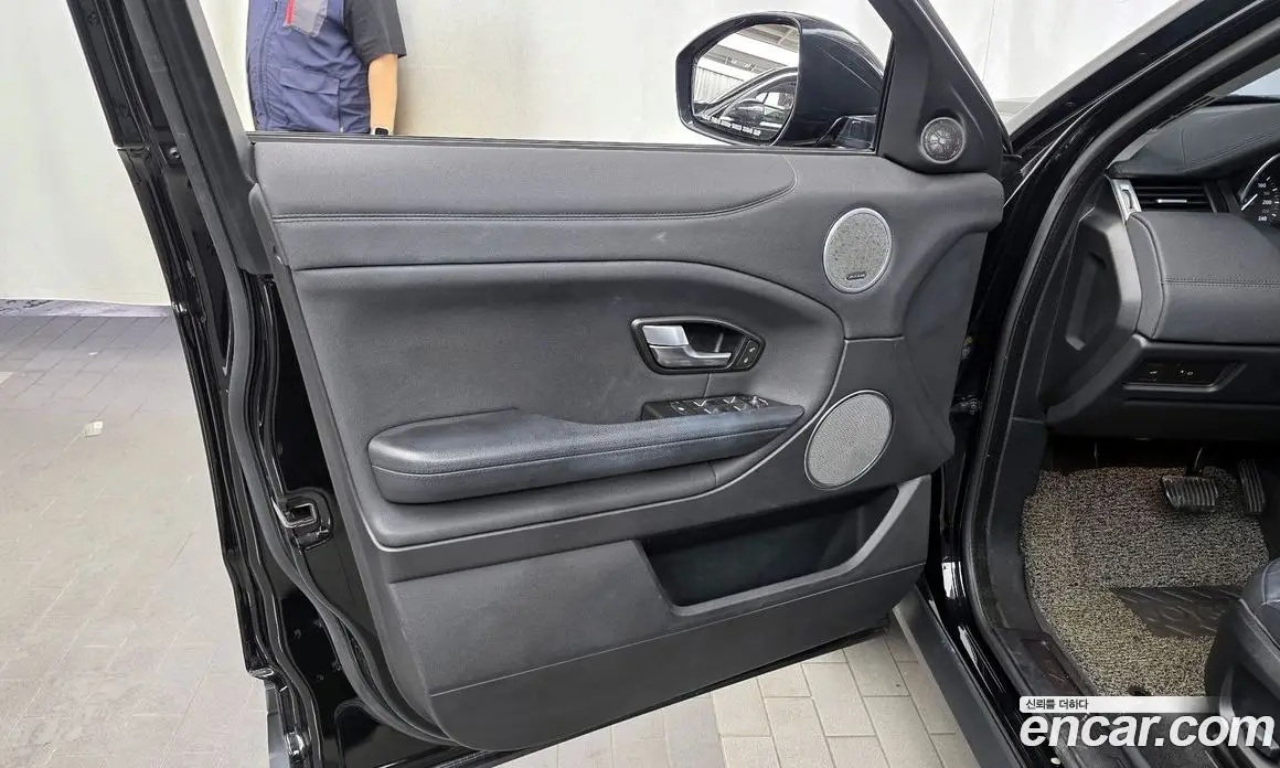 Land Rover Range Rover Evoque 2018 2.0 автомат (гидро), фото 14 Land Rover Range Rover Evoque 2018 2.0 автомат (гидро), фото 14
