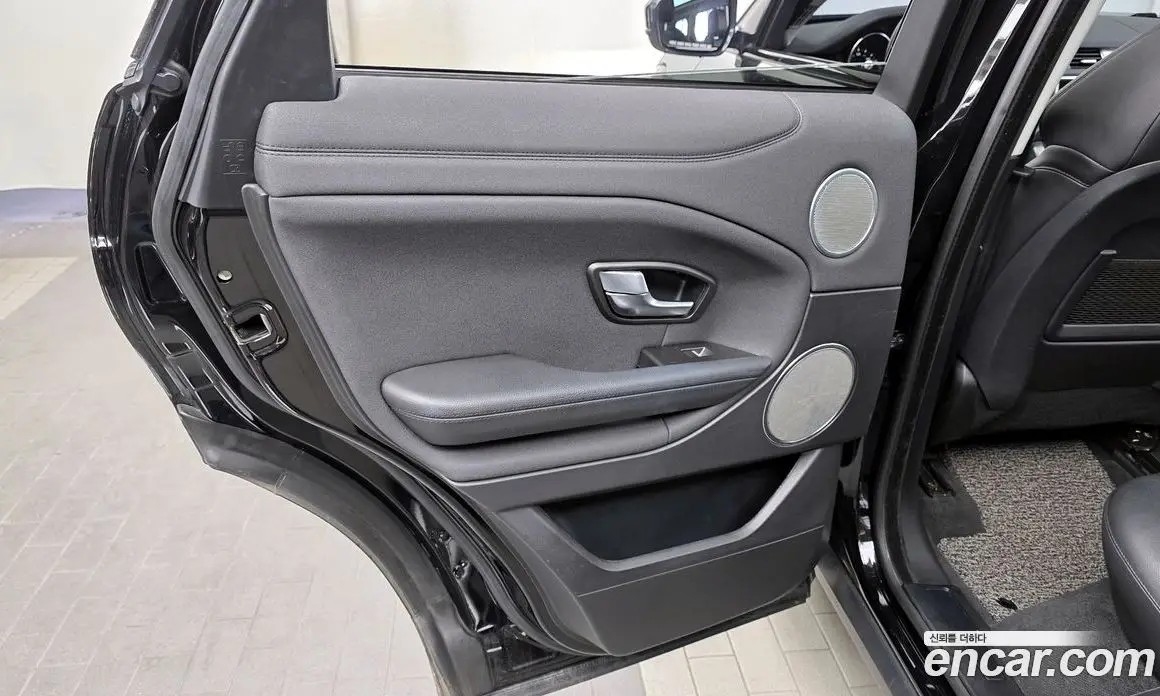 Land Rover Range Rover Evoque 2018 2.0 автомат (гидро), фото 15 Land Rover Range Rover Evoque 2018 2.0 автомат (гидро), фото 15