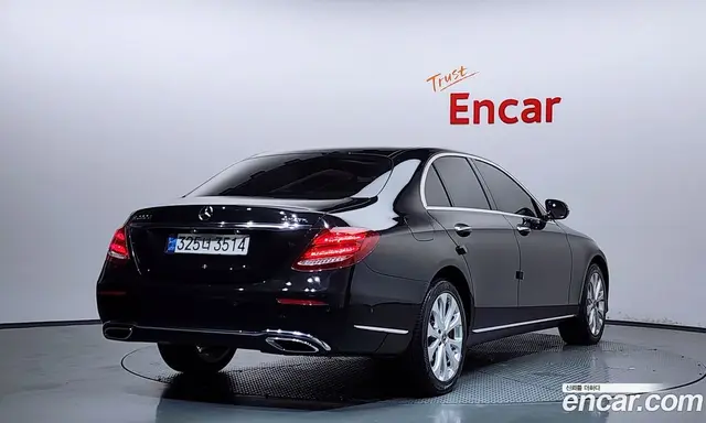 Mercedes-Benz E-Class 2018 1.9 автомат (гидро), миниатюра 2 Mercedes-Benz E-Class 2018 1.9 автомат (гидро), миниатюра 2