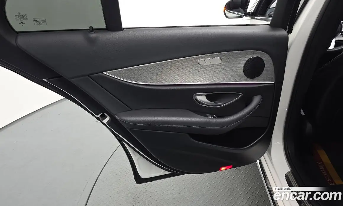 Mercedes-Benz E-Class 2019 2.0 автомат (гидро), фото 14 Mercedes-Benz E-Class 2019 2.0 автомат (гидро), фото 14